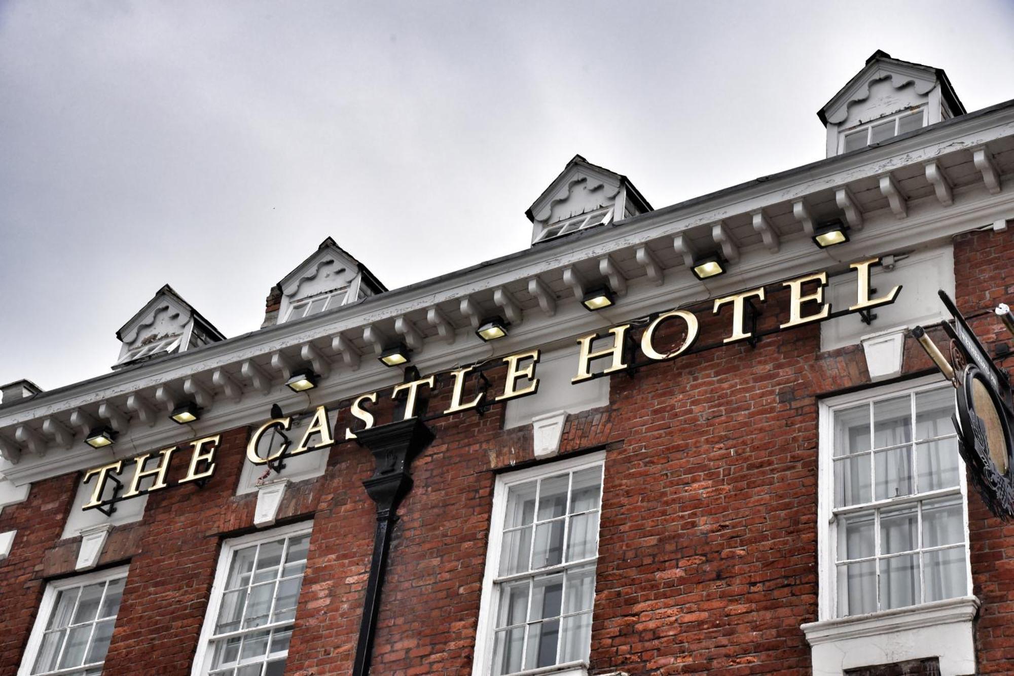 The Castle Hotel Wetherspoon Ruthin Exterior photo
