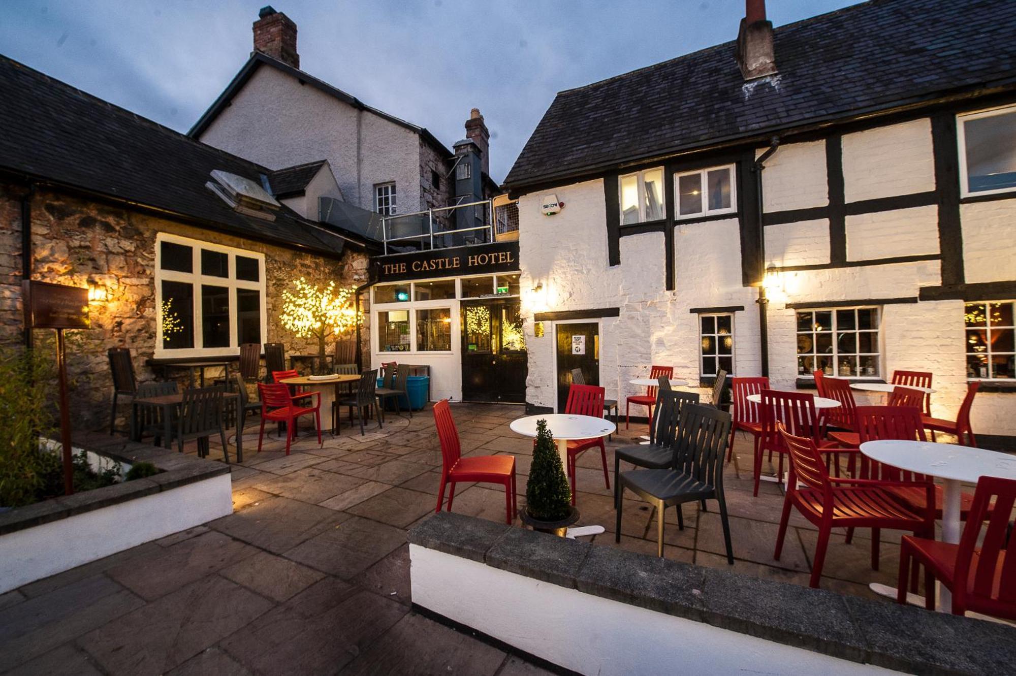 The Castle Hotel Wetherspoon Ruthin Exterior photo