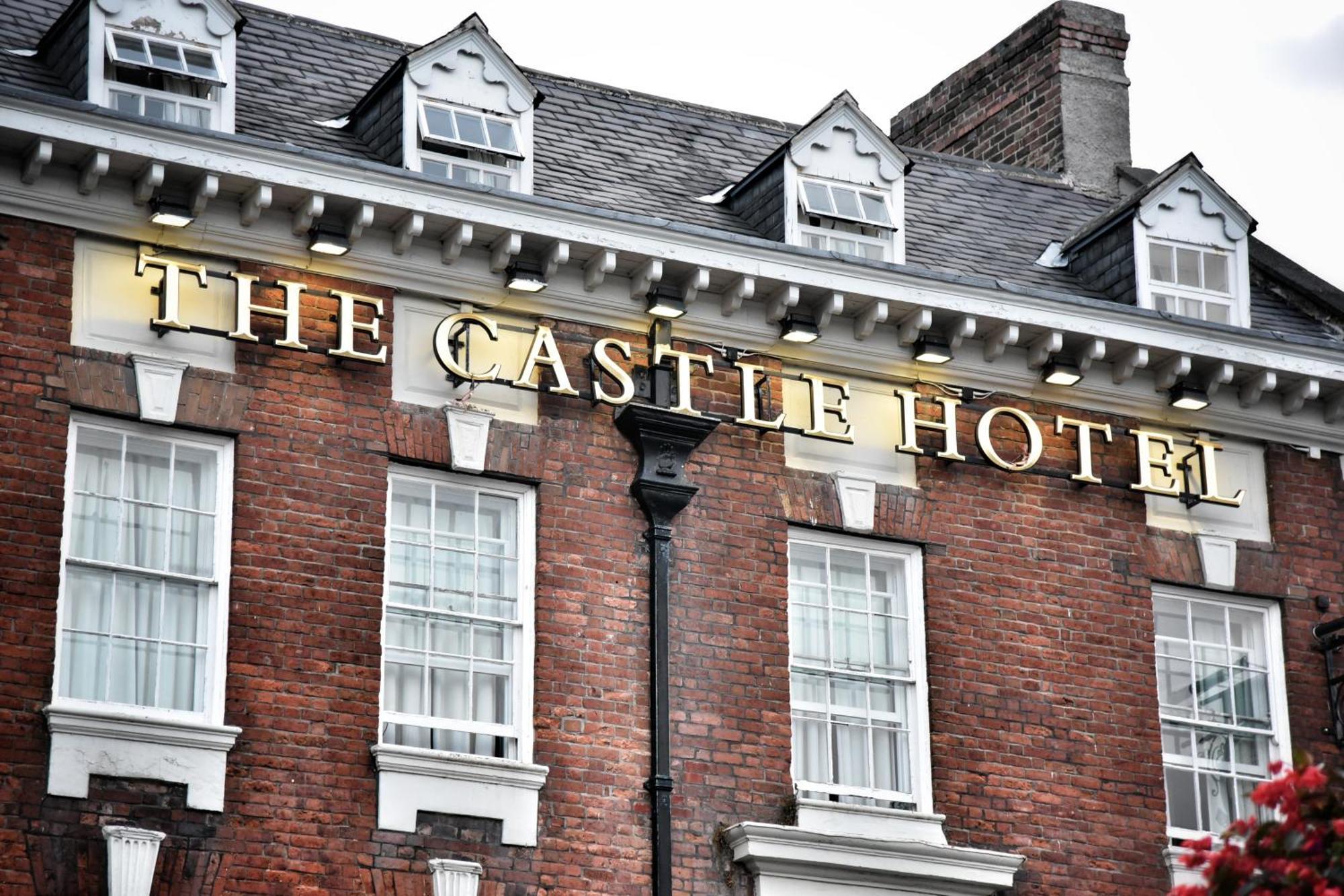 The Castle Hotel Wetherspoon Ruthin Exterior photo