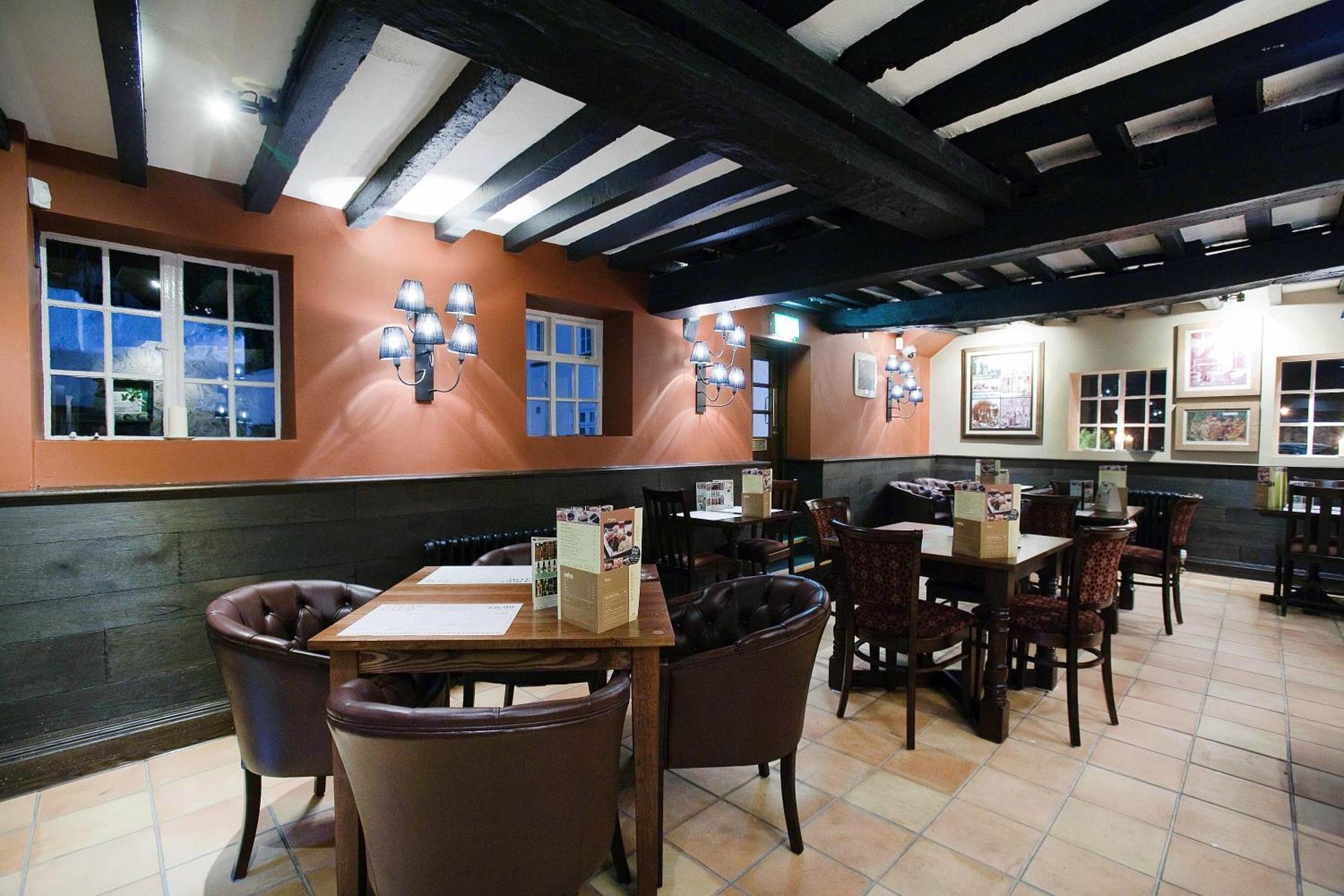 The Castle Hotel Wetherspoon Ruthin Exterior photo