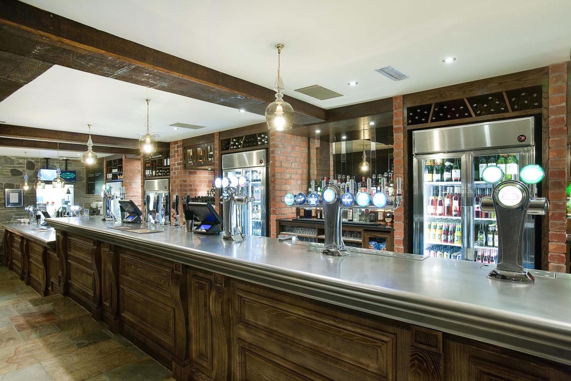 The Castle Hotel Wetherspoon Ruthin Exterior photo