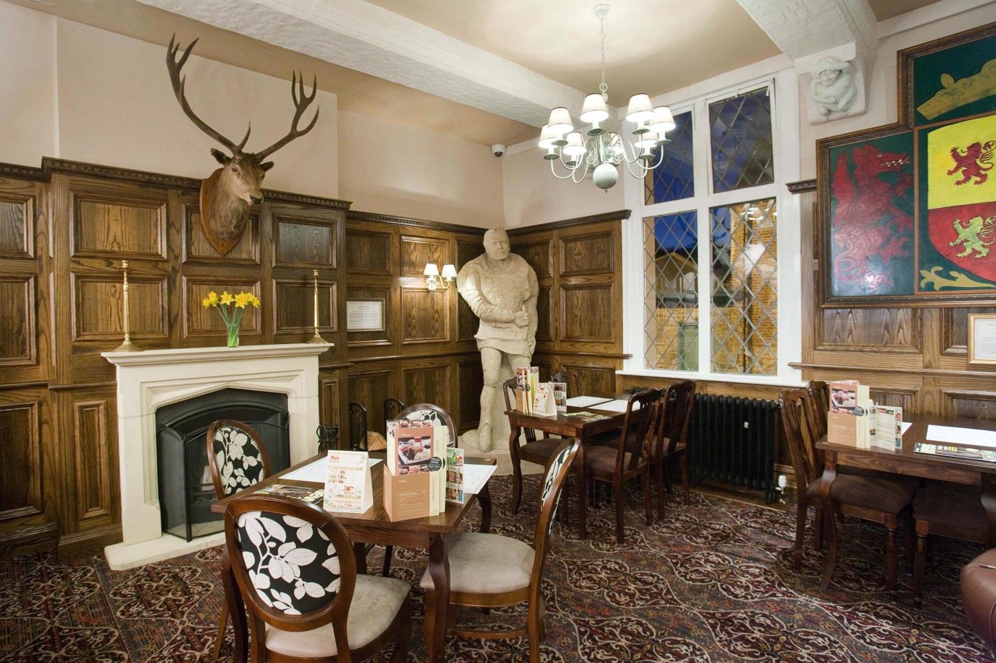 The Castle Hotel Wetherspoon Ruthin Exterior photo