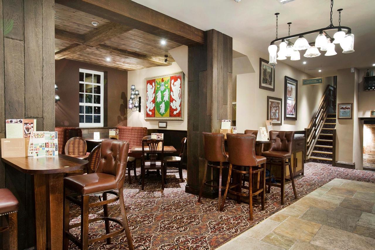 The Castle Hotel Wetherspoon Ruthin Exterior photo